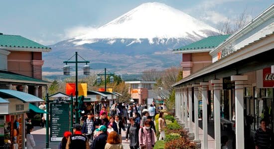 Gunung-Fuji-dari-Gotemba-Premium-Outlets