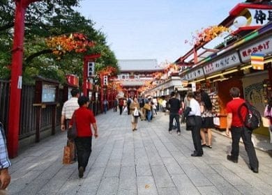 tempat-jajanan-terkenal-Nakamise-Dori-Asakusa