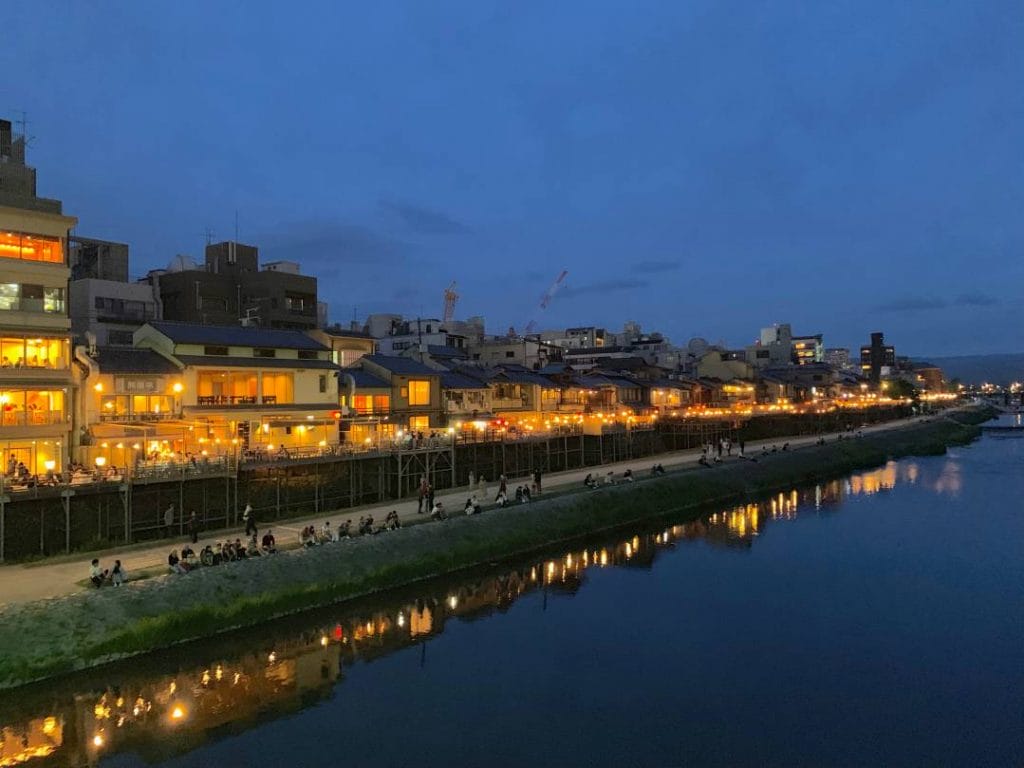 Sungai Kamogawa Malam Hari