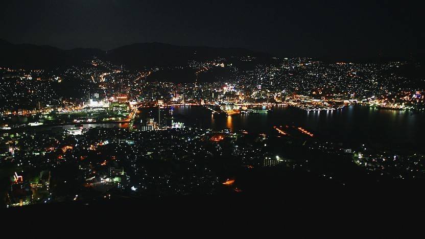 Pemandangan Malam dari Gunung Inasayama