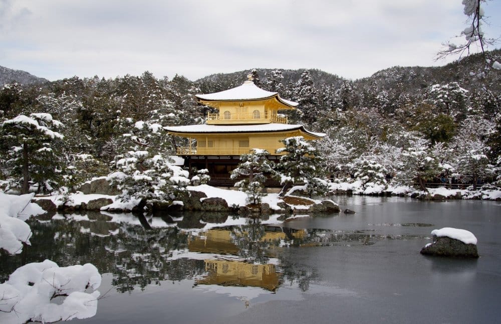 Kuil Kinkakuji Saat Musim Salju