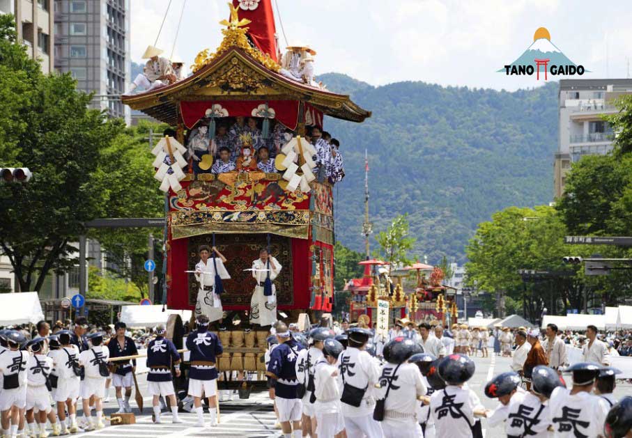 Suasana Festival Sanja Matsuri