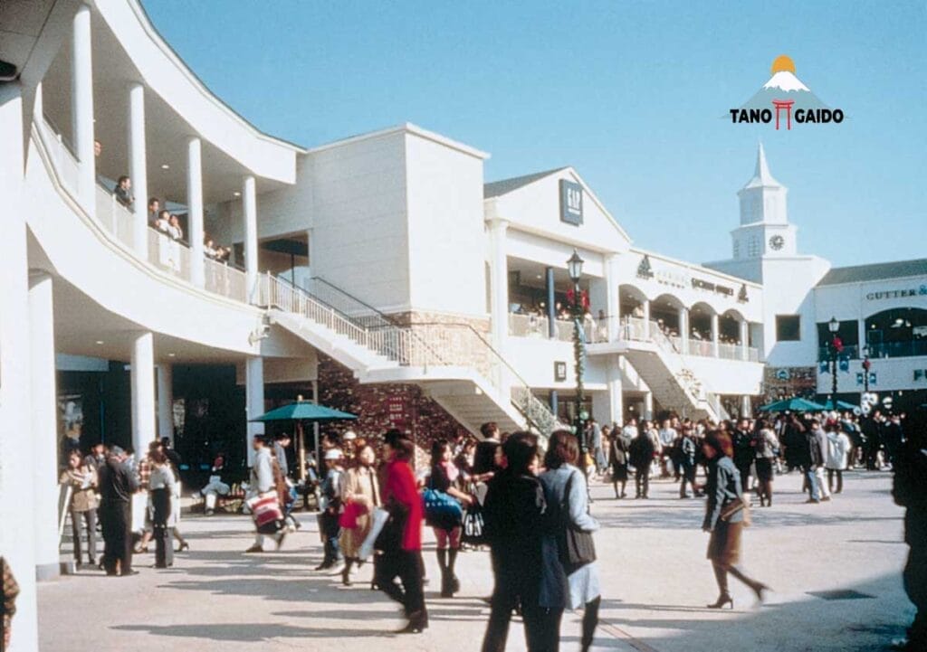 Suasana di Rinku Premium Outlet Osaka