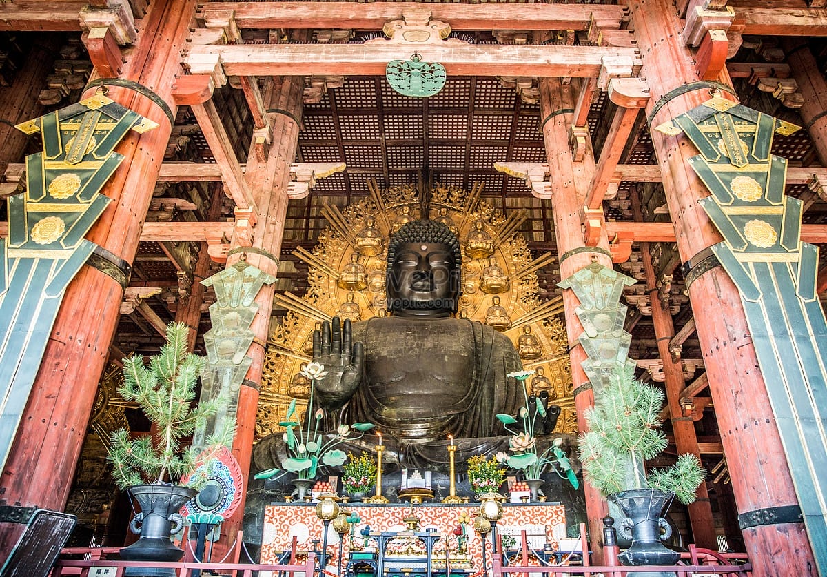 Patung Buddha Raksasa Di Kuil Todaiji