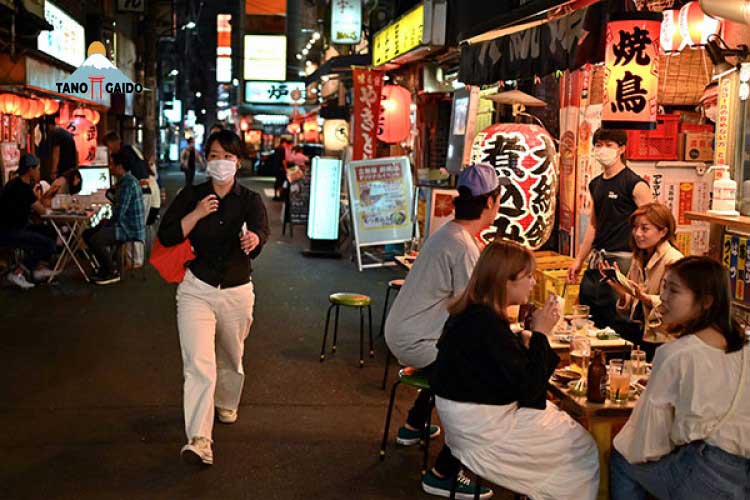 Suasana di Pasar Malam Jepang