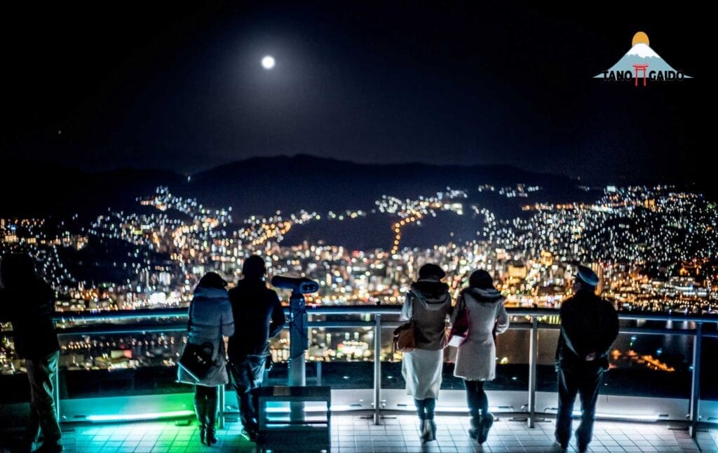 Menikmati Pemandangan Malam Hari di Nagasaki