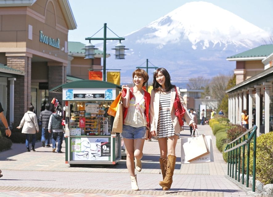 Suasana Berbelanja di Gotemba Premium Outlet