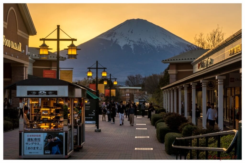 Suasana di Premium Outlet Gotemba