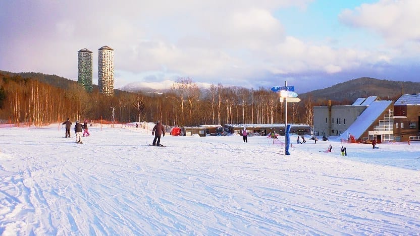 Bermain Ski di Tomamu Ski Resort