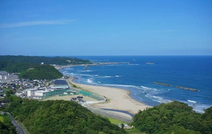 Pemandangan samudra pasifik dari Iwaki Marine Tower