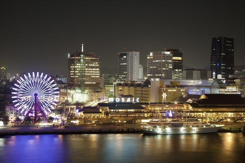 Suasana Malam di Kobe Harborland