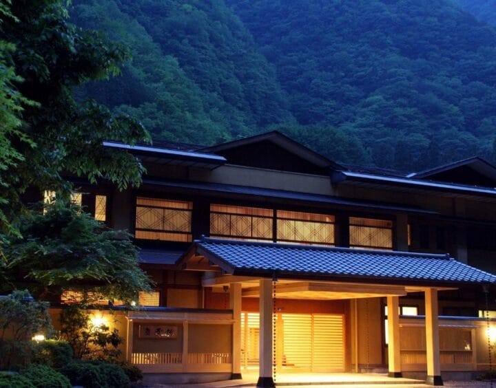 Perbedaan antara Ryokan dan Hotel Biasa: Mana yang Lebih Baik untuk Anda?
